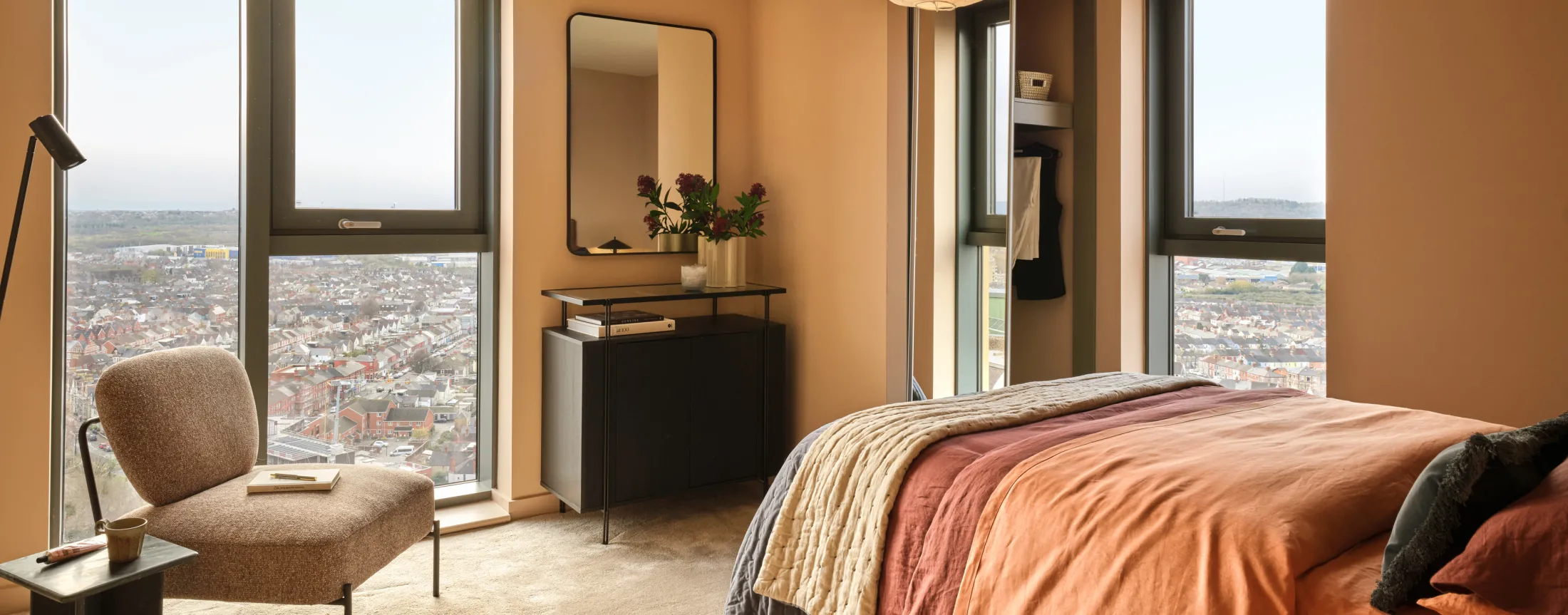 Tai Afon - 3 bedroom apartment, Dual-aspect scacious bedroom with views and natural light