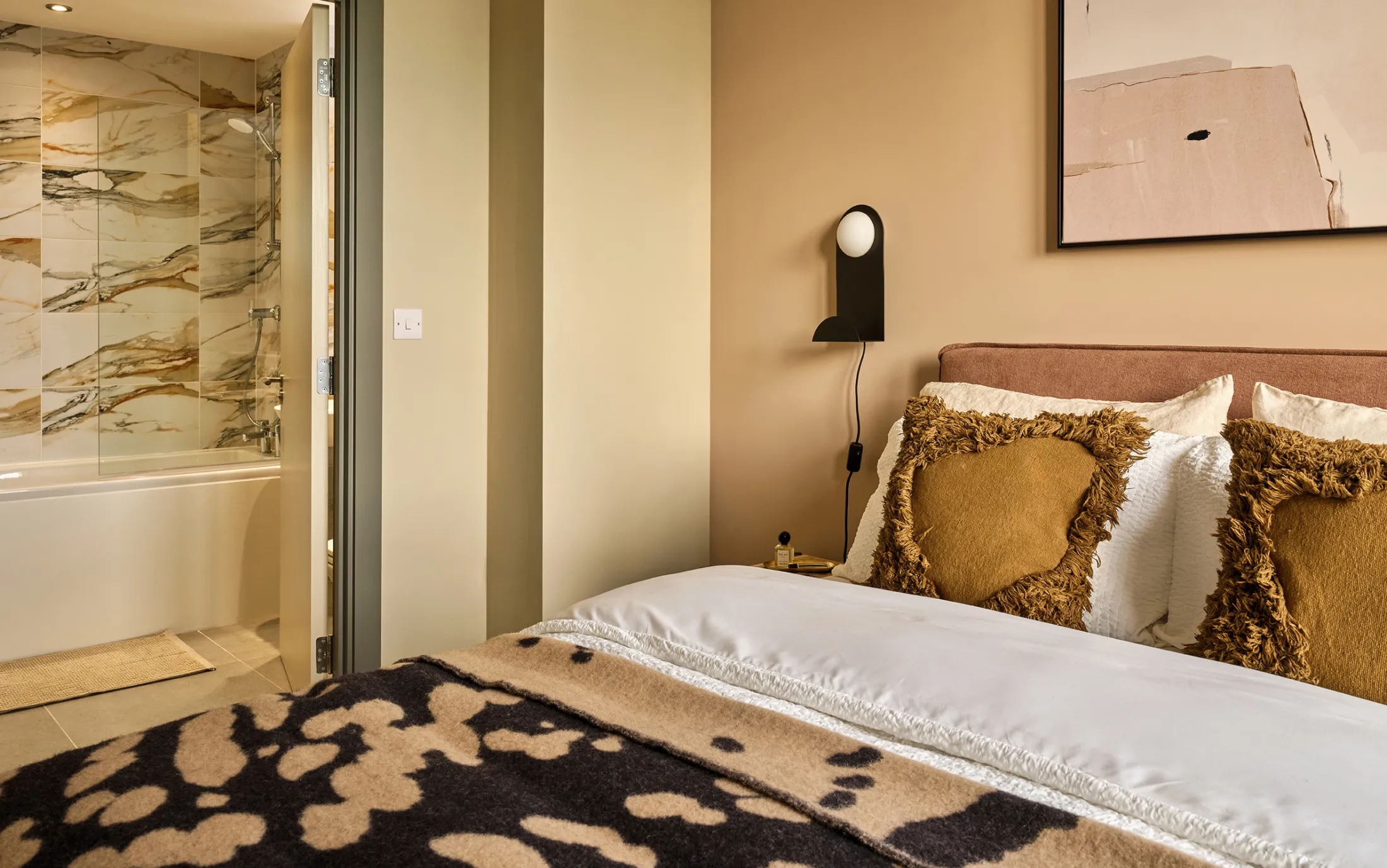 Tai Afon - 2 bedroom apartment - Bedroom with Ensuite